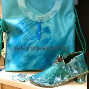 Tündöklő türkiz táska, modern és szikrázó kiegészítője az új tavasznak